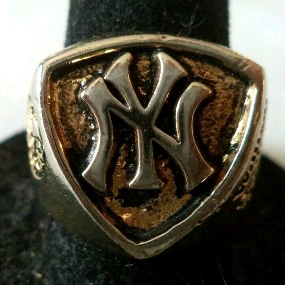 Vintage NY Yankees MLB Earthman Jewelers Ring Sz 7